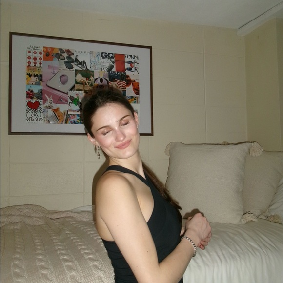 Meet your Posher, Amber - Picture 2 of 2